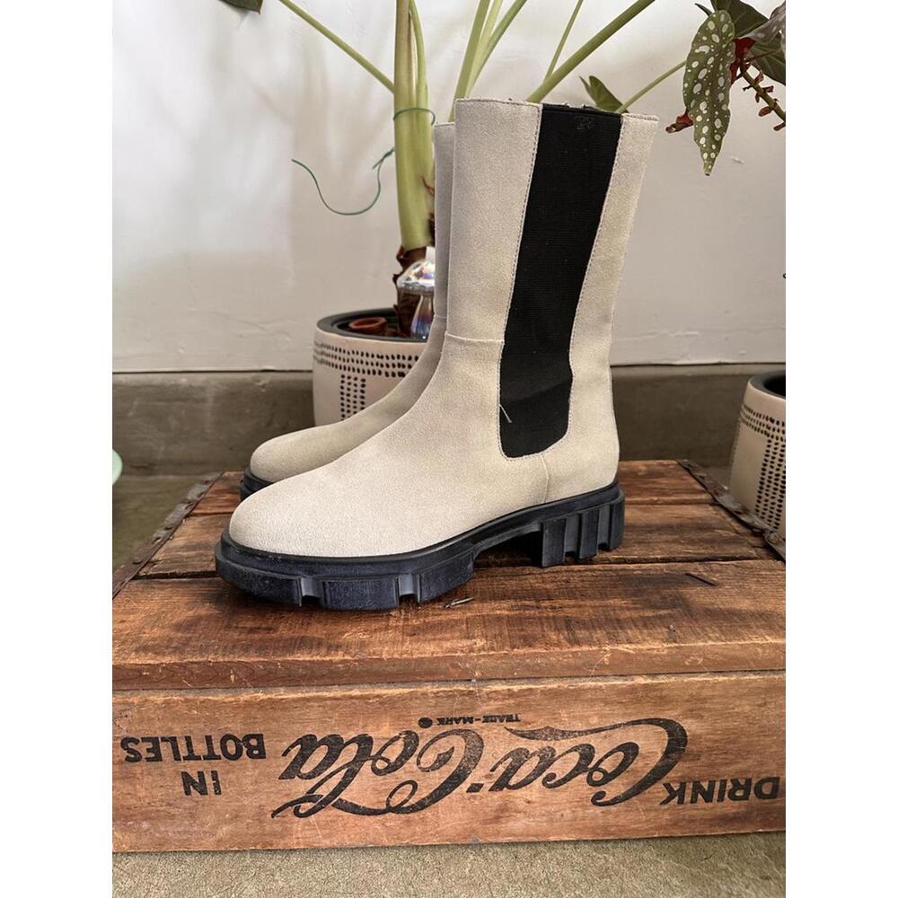 Free People Brooks Chelsea Boots Lug Sole Booties Size 38.5 /8US